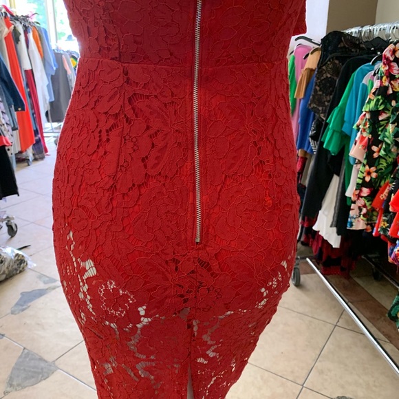 Beautiful red dress - Picture 4 of 5